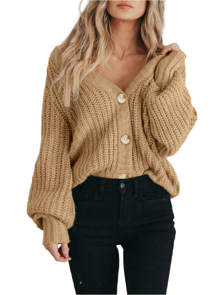Kvinnors långärmade stickade cardigan med knäppning i chunky design. Perfekt för höst och vintermode.