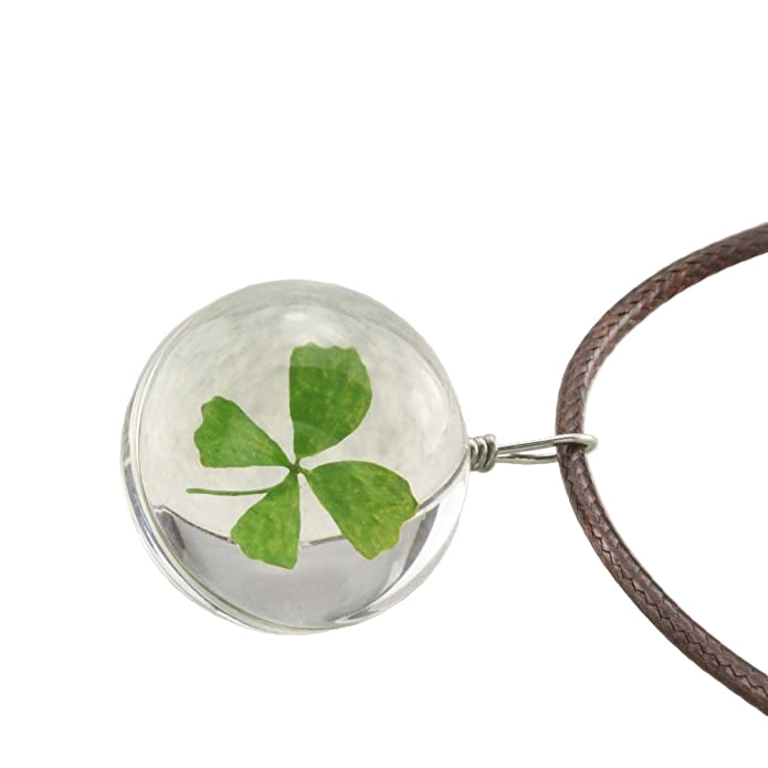 Kvinnors lyckohalsband med äkta fyrklöver i harts, stilren design.