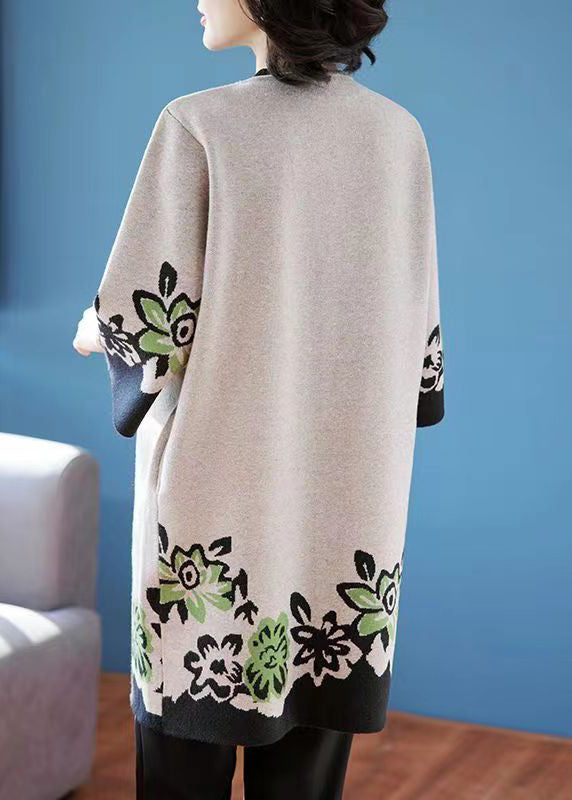 Höst/vinter cardigan för kvinnor. Trendig patchwork-design, bekväm och mångsidig för alla tillfällen.