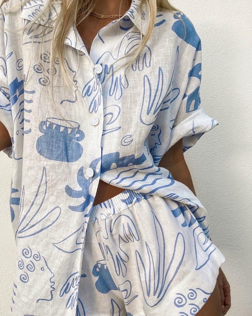 Elegant tvådelat damset: mönstrad oversized skjorta och bekväma shorts, idealiskt för sommaren.