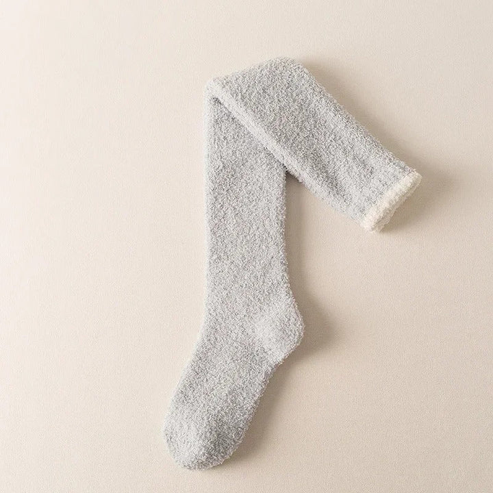 Tjocka, över-knähöga vinterstrumpor för kvinnor. Supermjuka sockor för maximal värme & mysig avkoppling hemma.