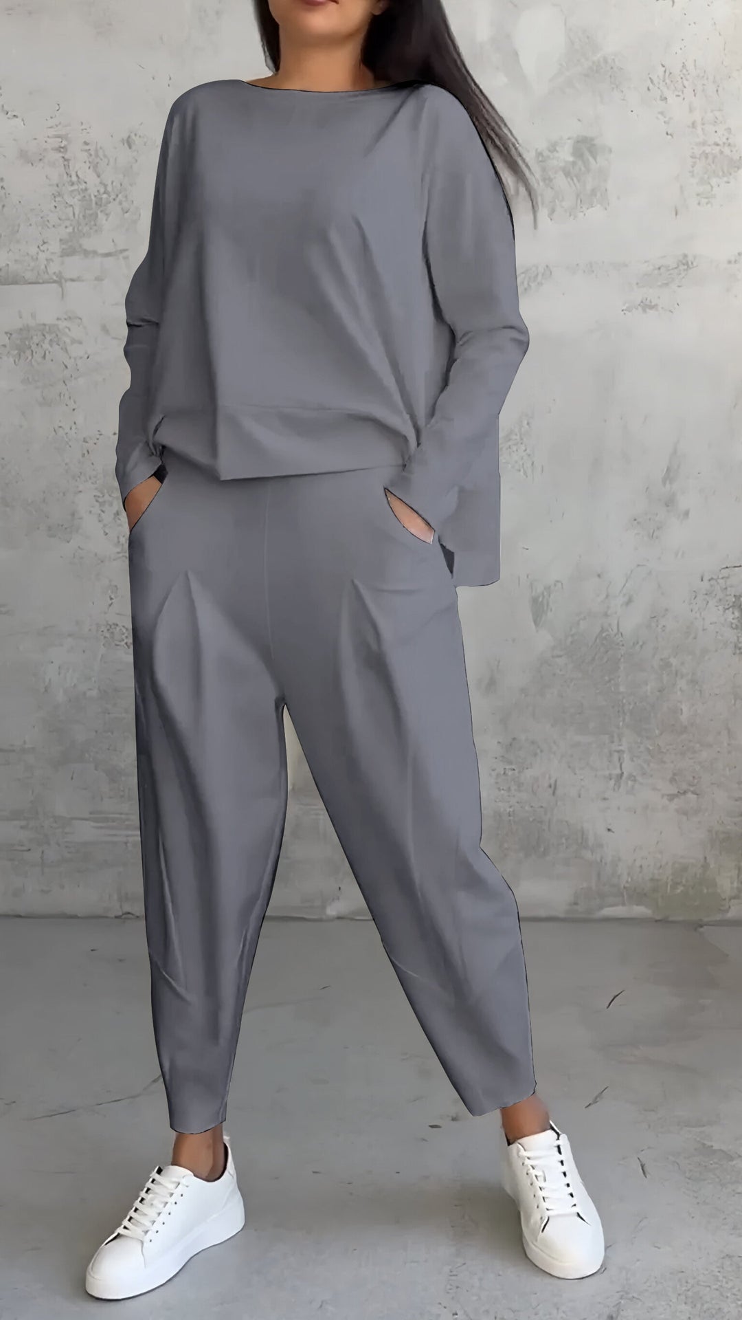Flexibelt kvinnors tvådelat lounge set. Bekväma kläder för avkoppling, mysigt hemma eller som vardagskläder.