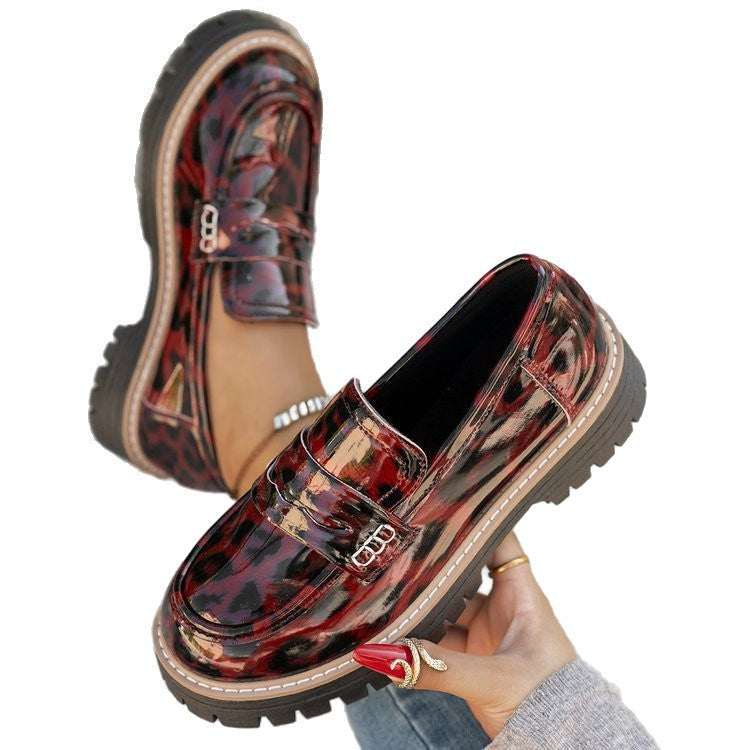 Modern plattform loafers för kvinnor, bekväma festsneakers som lyfter din stil.