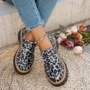 Stilrena plattform loafers för kvinnor i modern design, idealiska som bekväma vardagsskor.