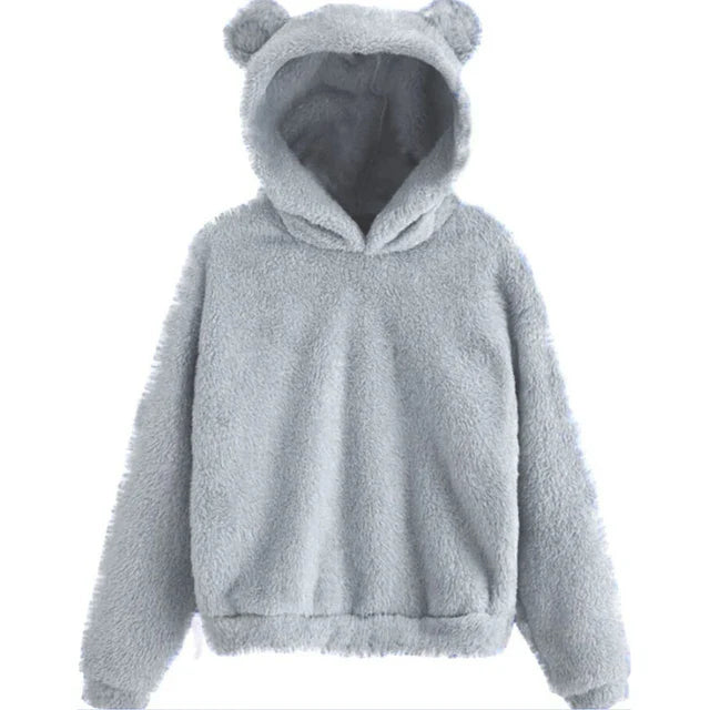 Detaljbild: Söta kaninöron på en mysig och varm damhoodie. Fokus på lekfull design.