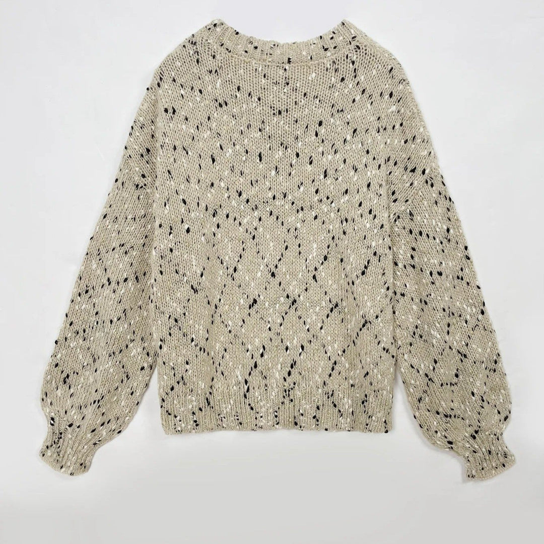 Mjuk stickad damtröja med drop shoulder, idealisk för vinterkläder och avslappnad casual stil.