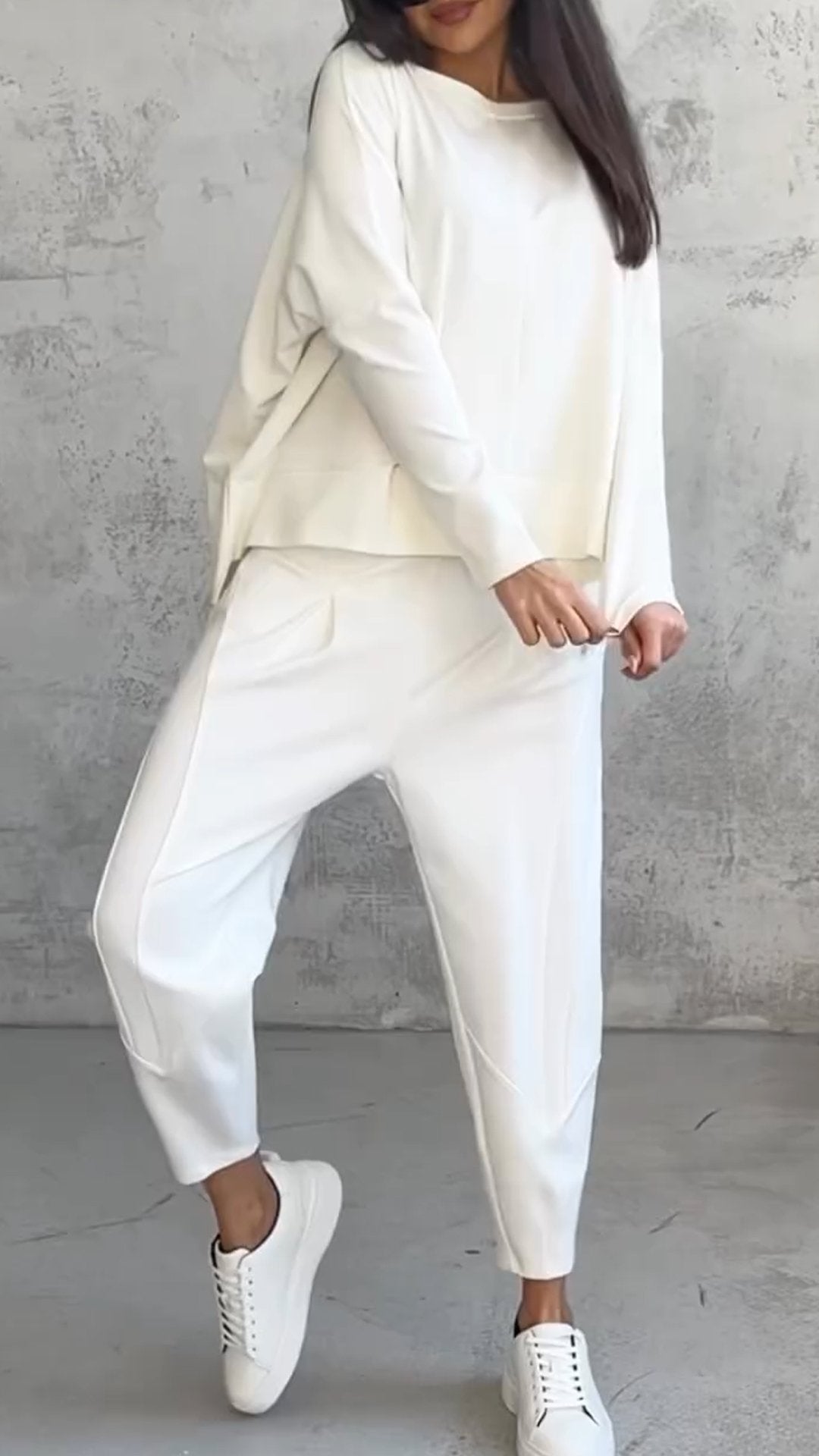 Bekvämt dam loungewear set i två delar. Mjukt material perfekt för avslappnade dagar hemma.