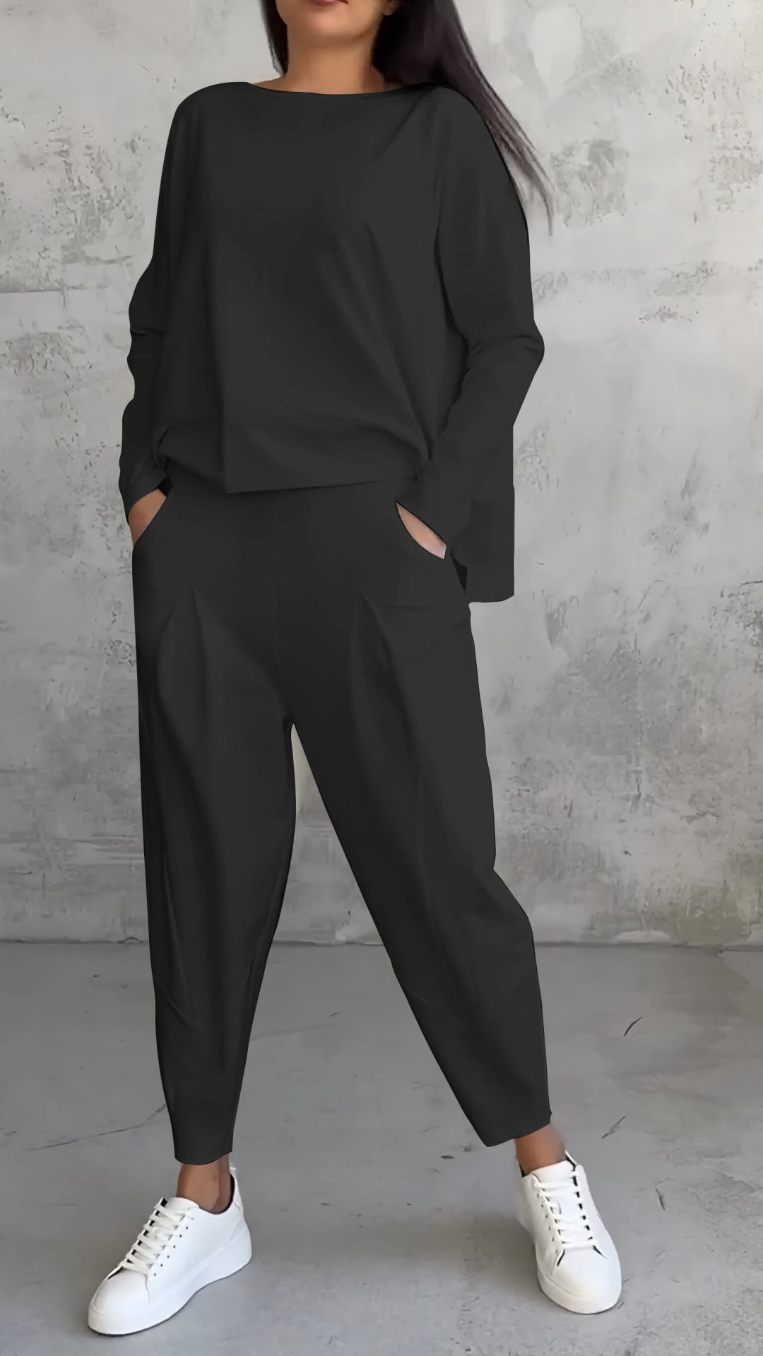 Plus size kvinnors loungewear set. Mysiga och avslappnade hemmakläder i två delar, bekväm passform.