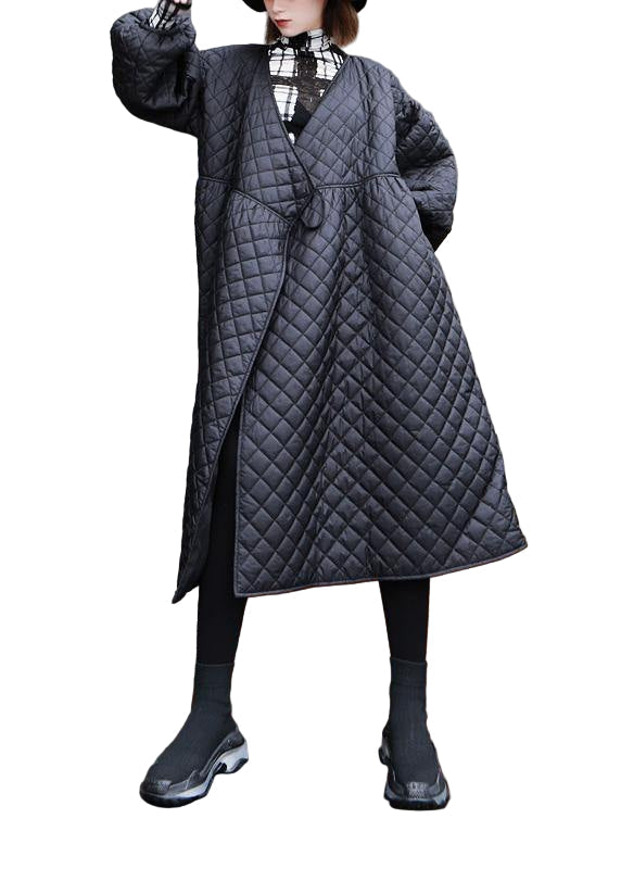 Kvinnors oversize vinterkappa med lanternärm. Varm, svart modekappa i lös passform för kalla dagar, elegant och trendig.