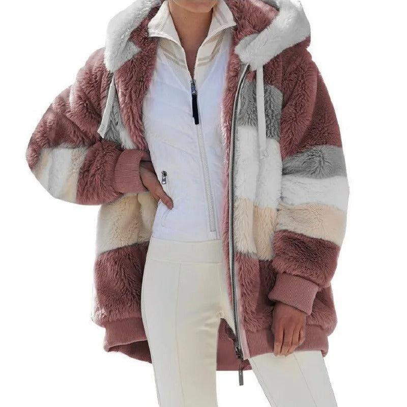 Kvinnors vinterjacka: oversized huvjacka som kombinerar värme och stil.