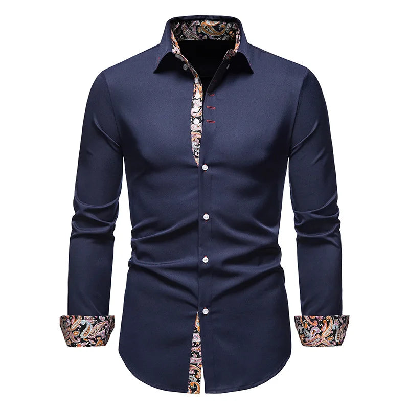 Bekväm paisleymönstrad damaskjorta för hösten, perfekt för en stilren och modern vardagslook.