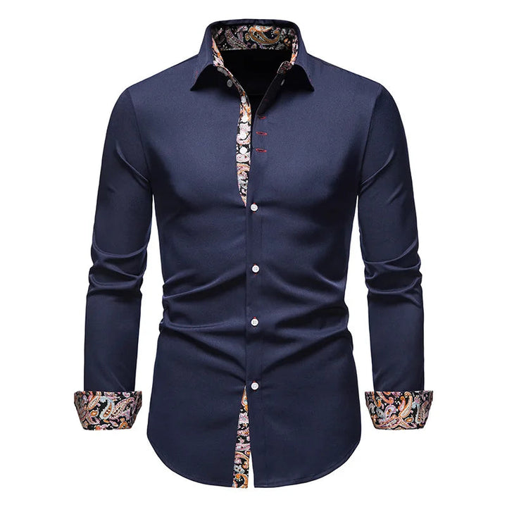 Bekväm paisleymönstrad damaskjorta för hösten, perfekt för en stilren och modern vardagslook.