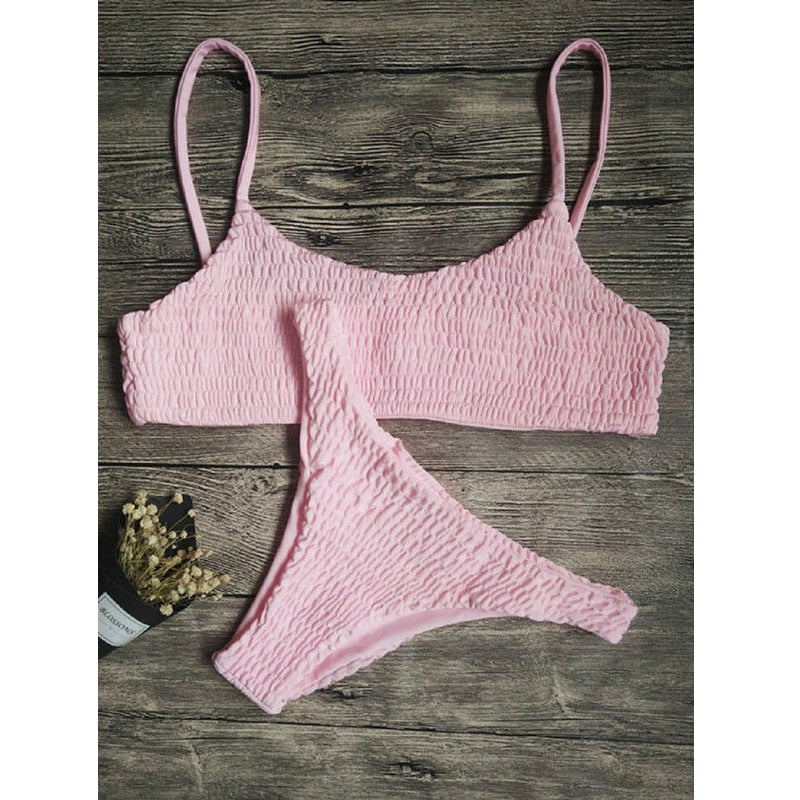 Stilfull plisserad bikini för kvinnor. Bygel-lös topp och push up för en smickrande siluett.