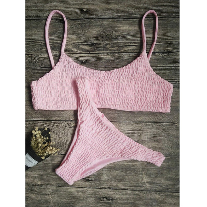 Stilfull plisserad bikini för kvinnor. Bygel-lös topp och push up för en smickrande siluett.