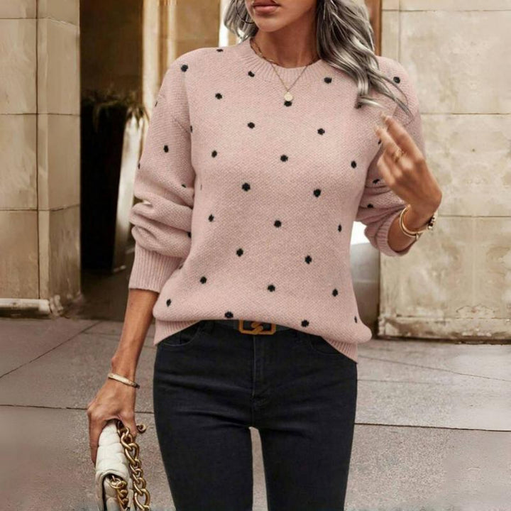 Mjuk, prickig långärmad damtröja med rundhals. Bekväm design för en elegant vardagslook i höst/vår.