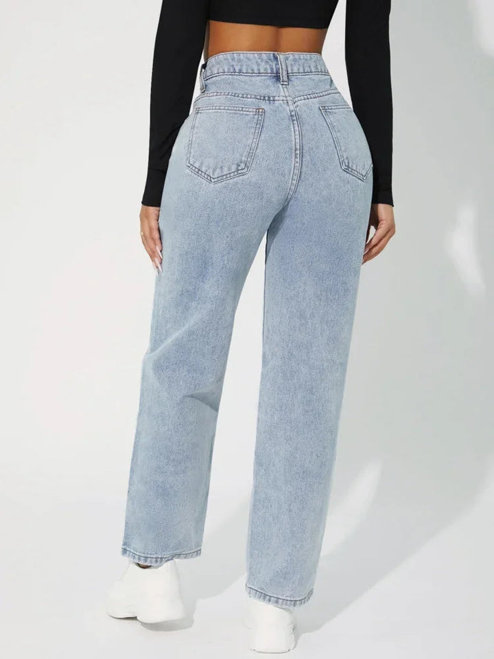 Kvinnors modejeans med hög midja och raka ben i svart, mångsidiga för olika tillfällen.
