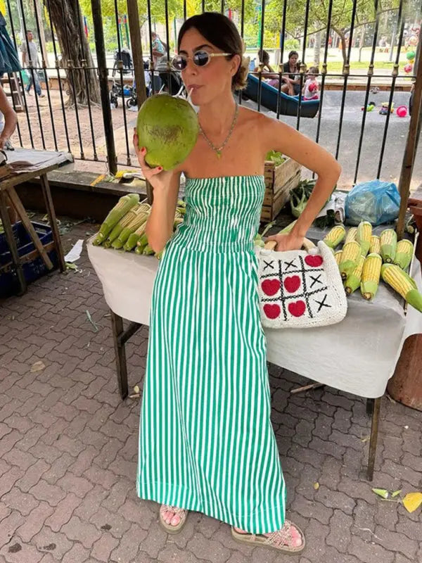 Elegant ärmlös randig maxiklänning för kvinnor, en trendig tubtopp sommarstil.