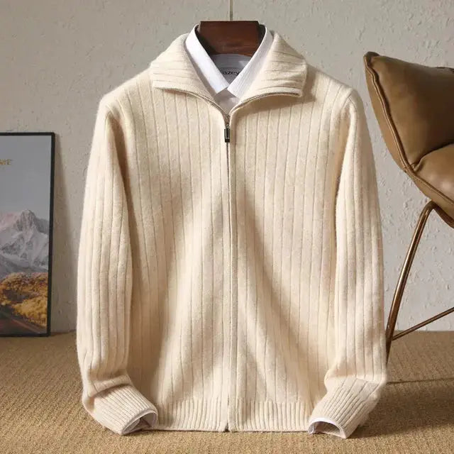 Damkofta med randig och ribbad struktur. Långärmad kofta i modern stil, perfekt för ledig eller elegant look.