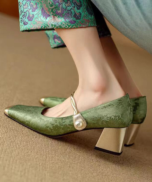 Bekväma kvinnors chunky heel loafers med spänne, stilrena och bekväma för arbete och vardag, retrodesign.