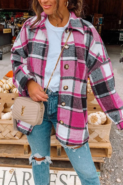 Fashionabel rutig skjortarock med droppande axel för dam. Stilren och casual för den moderna kvinnan.
