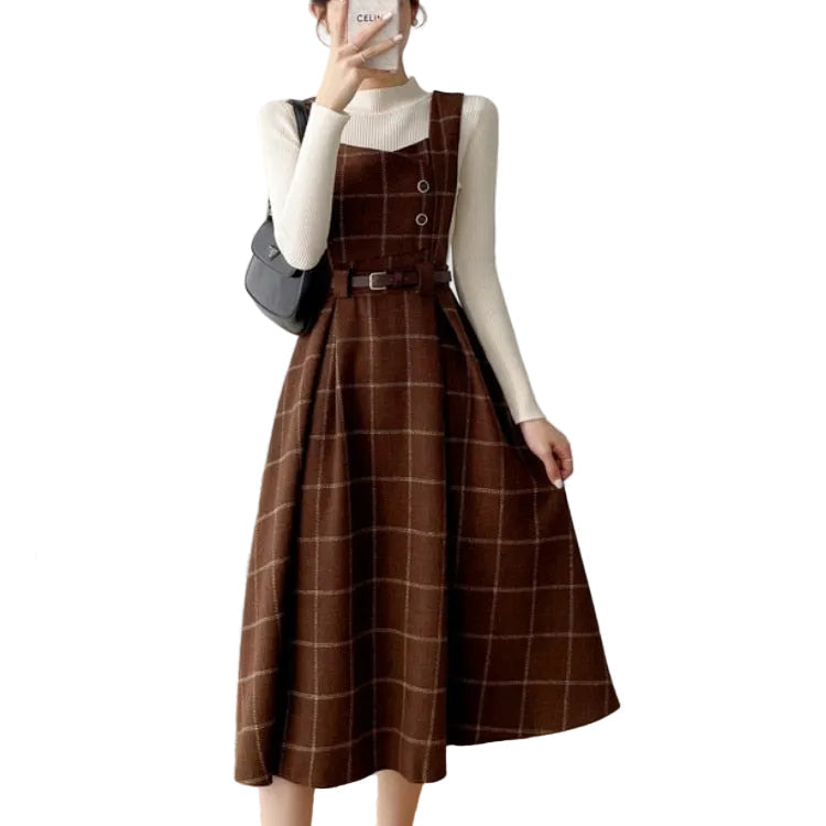 Kvinnors rutig vintage klänning i klassisk stil, perfekt för höstmode och som mångsidig vardagsklänning.