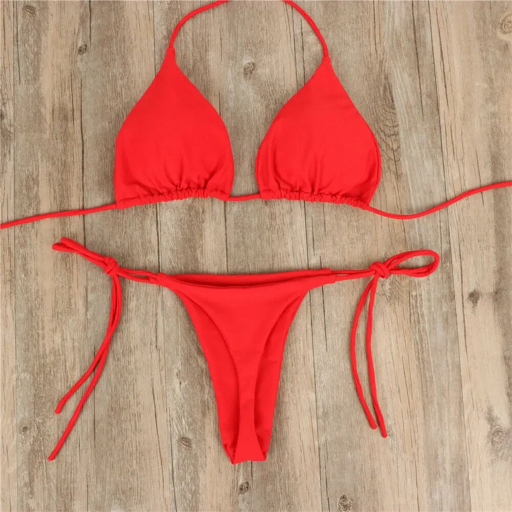 Sexig sommarbikini för kvinnor med push-up & stringtrosa, perfekt för semester & bad.