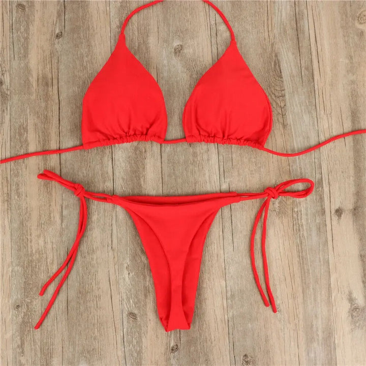Sexig sommarbikini för kvinnor med push-up & stringtrosa, perfekt för semester & bad.