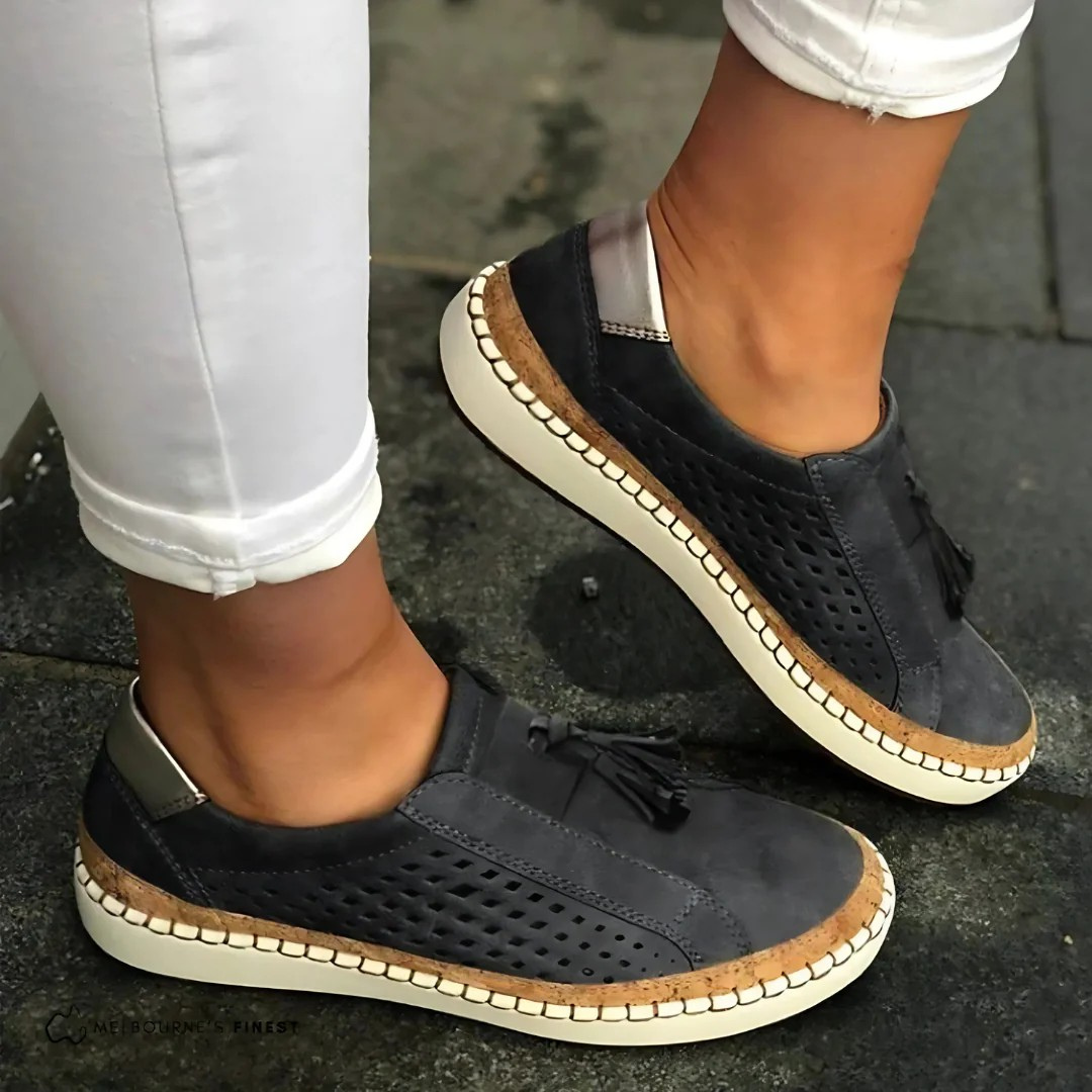 Ventilerande slip-on sneakers för kvinnor, idealiska för sommar och fritid. Ger fotkomfort och en avslappnad look.
