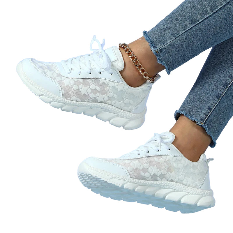 Kvinnors slip-on sneakers i modern design, perfekta för bekväm vardag och promenader.