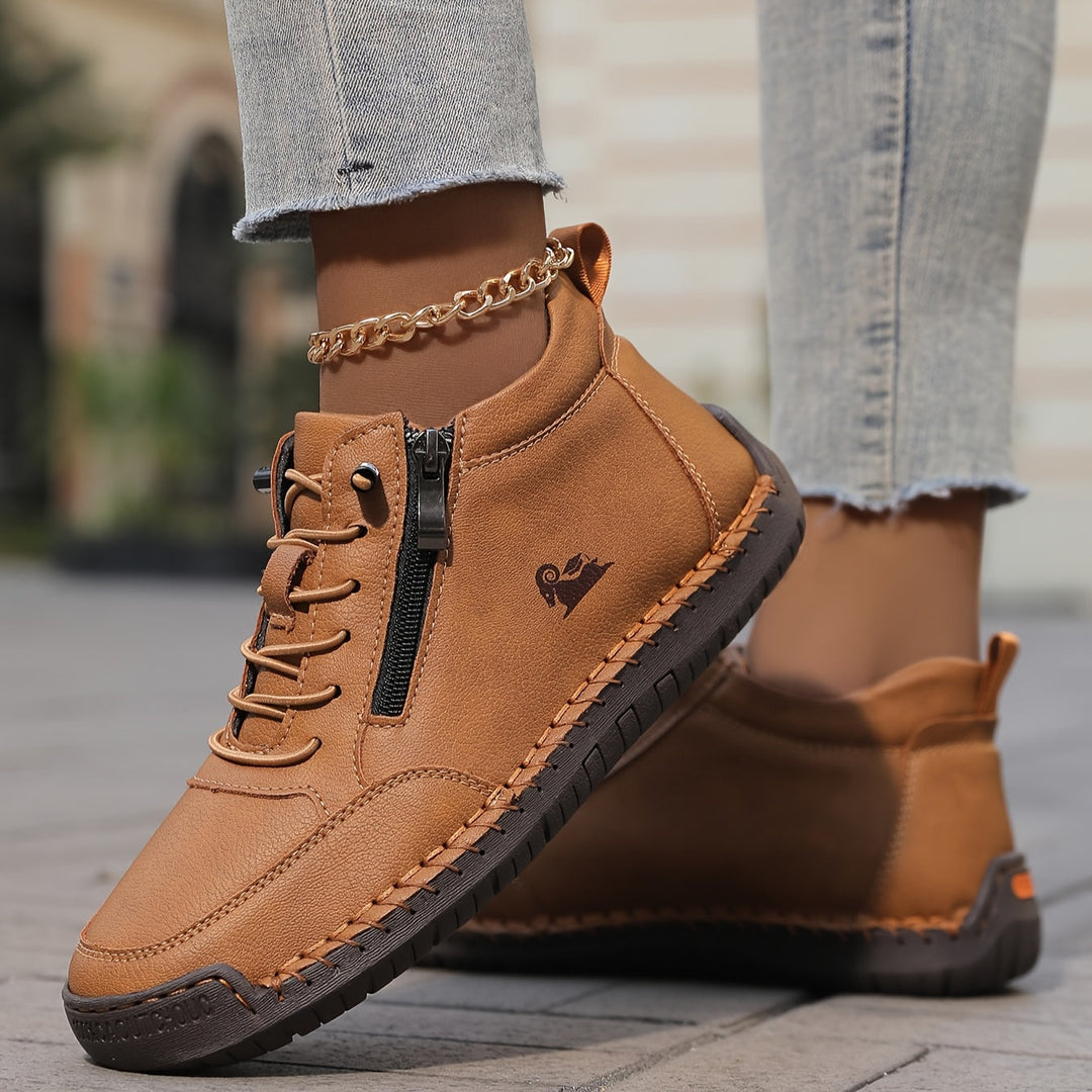 Moderiktiga vardagssneakers för kvinnor med dragkedja. Mångsidiga skor som kompletterar din stil.