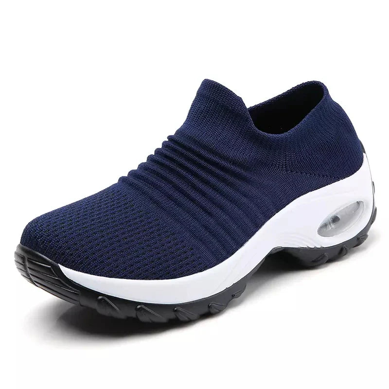 Flexibla kvinnors sneakers med luftkudde och tjock sula, idealiska för träning och våren.
