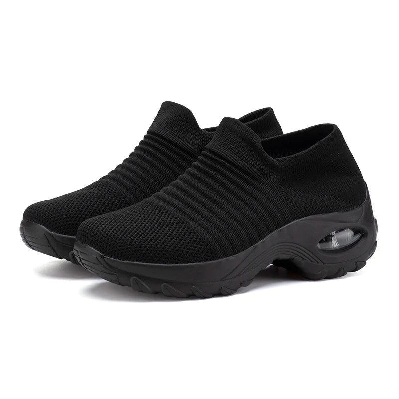 Lätta dam sneakers med tjock sula och luftkudde, perfekta för vårens mode.