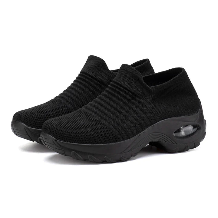 Lätta dam sneakers med tjock sula och luftkudde, perfekta för vårens mode.