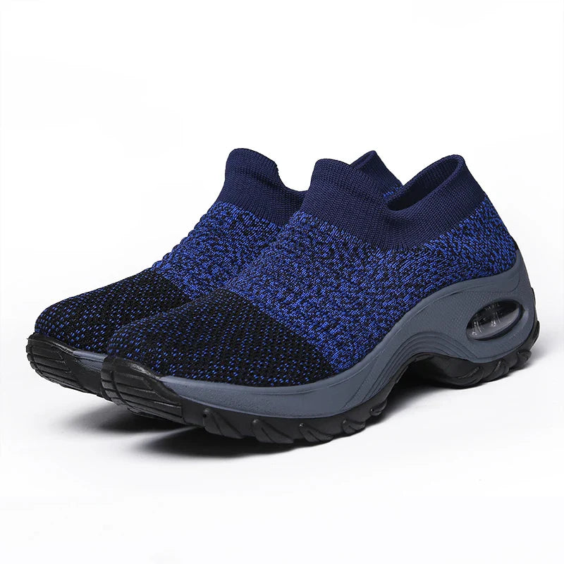 Nya sommarskor: sportiga kvinnors sneakers med tjock sula, luftkudde och modern design.
