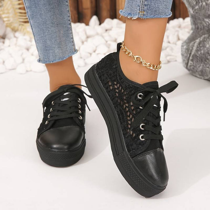Eleganta dam sneakers med stilren spetsdesign, perfekta vardagsskor för vår och sommar.