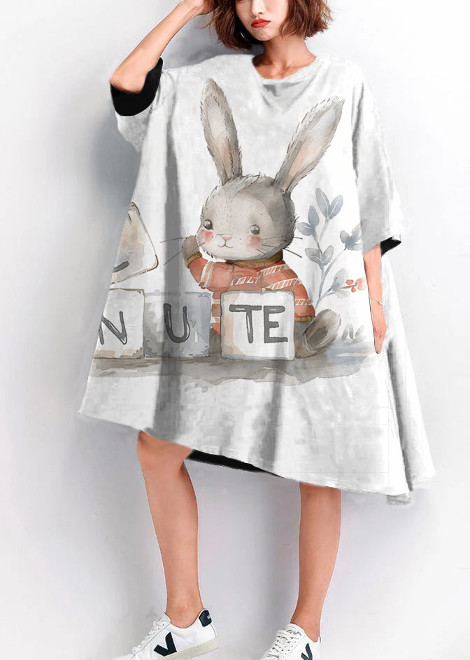 Mångsidig kvinnors sommarklänning med broderi och mönster; perfekt för strand, fest eller vardagsbruk.