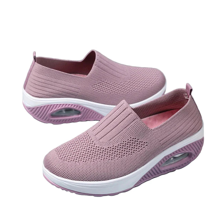 Kvinnors sportiga sneakers med luftkudde för optimal komfort och dämpning under promenader. Moderiktiga damskor.