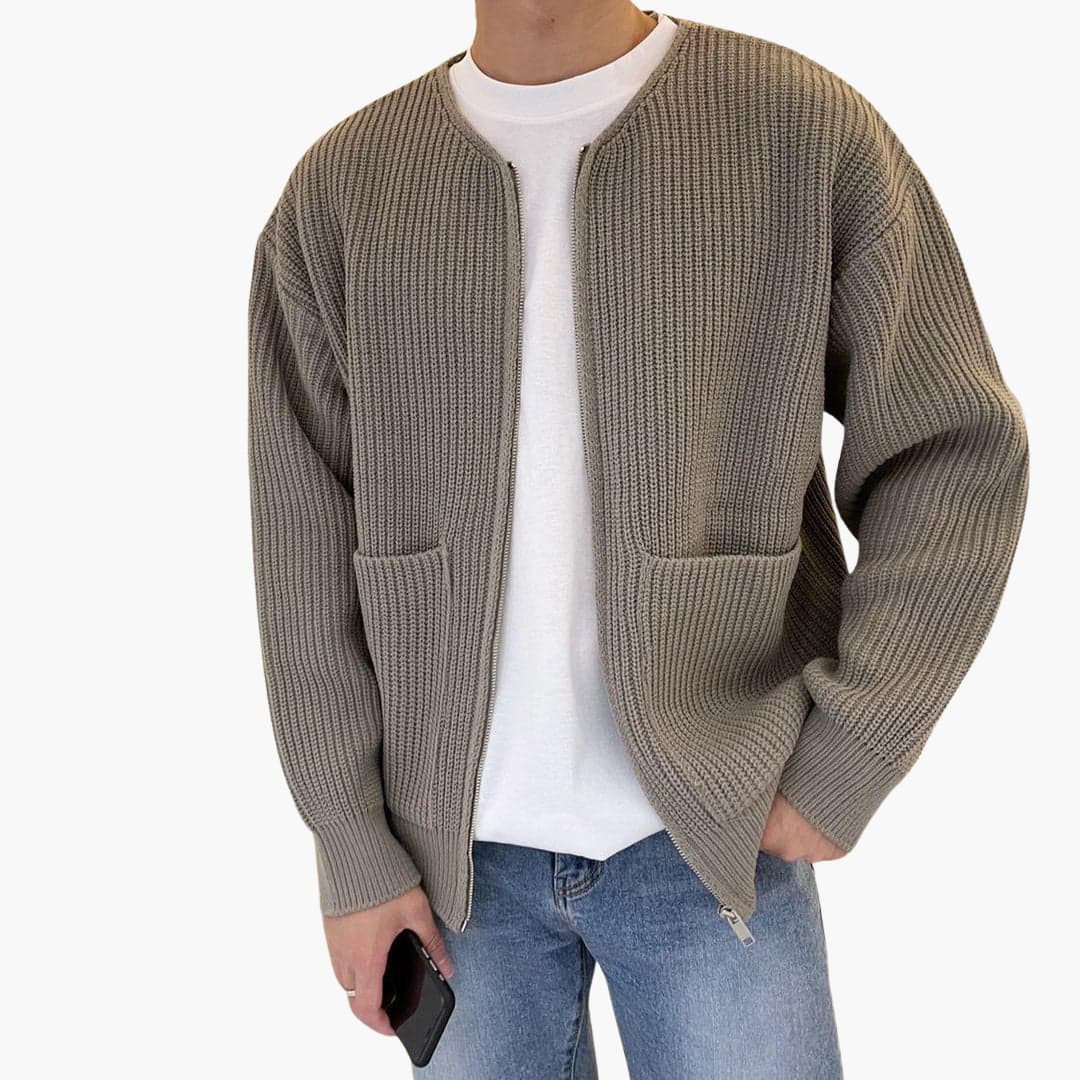 Trendig damkofta med modern stil. Elegant stickad kofta som lyfter din höst- och vårmodeoutfit med komfort.