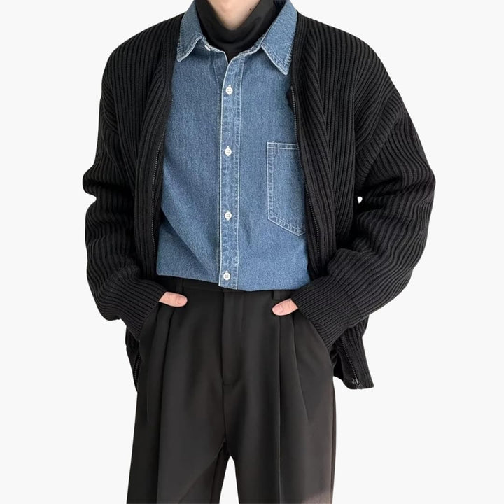 Vardagskofta: Bekväm stickad kofta för kvinnor. Avslappnad passform, perfekt för en mysig men stilren look.