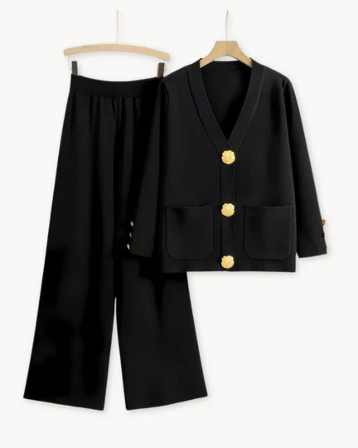 Elegant och avslappnad stickad kofta med matchande vida byxor för kvinnor. Skapar en stilren vardagslook.