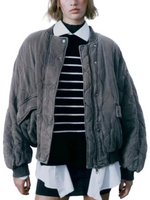 Grå