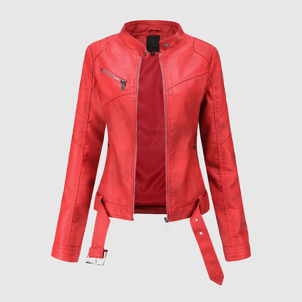 Modern kvinnors dragkedja jacka i stilren look, ett mångsidigt och bekvämt ytterplagg för kvinnor.