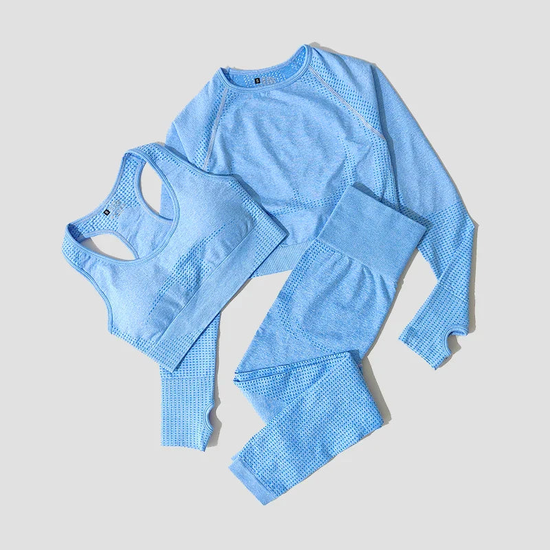 Kvinnors figurnära träningsset med högmidje-leggings & långärmad topp. Bekvämt & funktionellt.