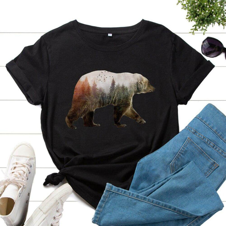 Trendig björn t-shirt för kvinnor, mjuk och perfekt som en chic sommartopp.