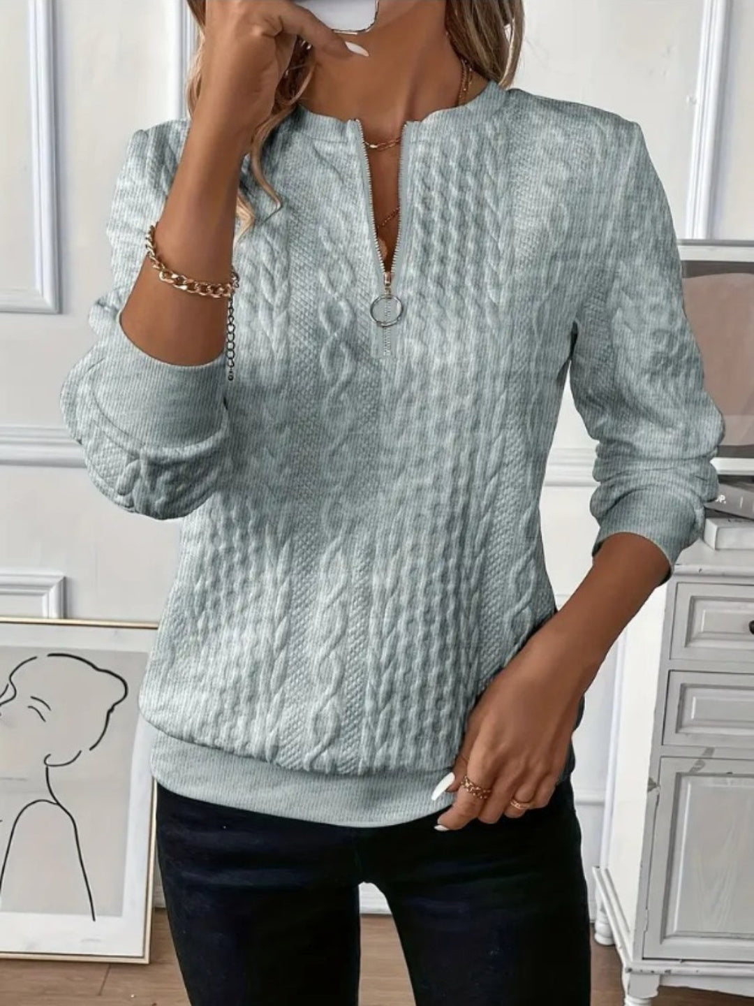 Bekväm dam sweatshirt med halv dragkedja, idealisk för lager på lager, från sidan