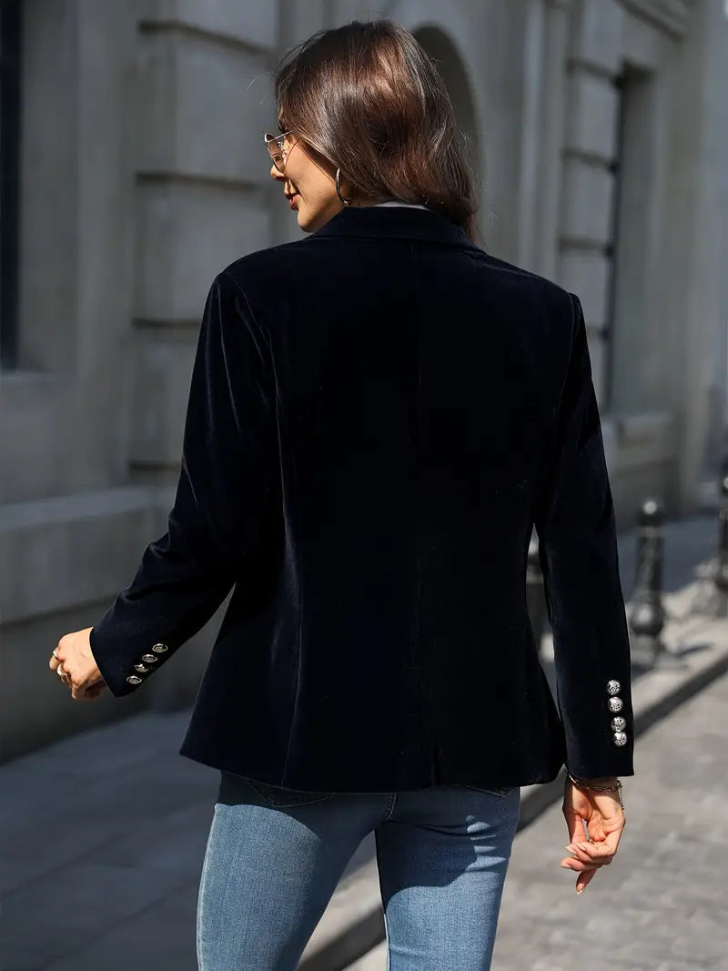 Elegant figursydd kvinnors blazer i sofistikerad stil. Perfekt damkavaj för fest & kontor.