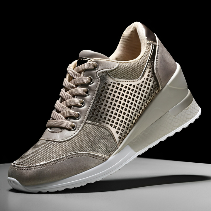 Toppvy av eleganta kilklack sneakers. Bekväma damskor med modern design, idealiska för ett stilfullt mode.