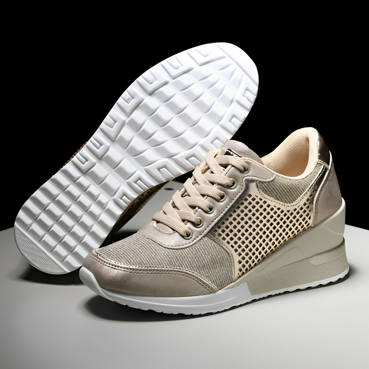 Kvinnors bekväma mode sneakers med kilklack. Trendiga vardagsskor med halksäker sula för stil och komfort.
