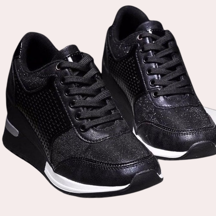 Eleganta kvinnors kilklackssneakers, idealiska för både vår, sommar, fest & vardag.