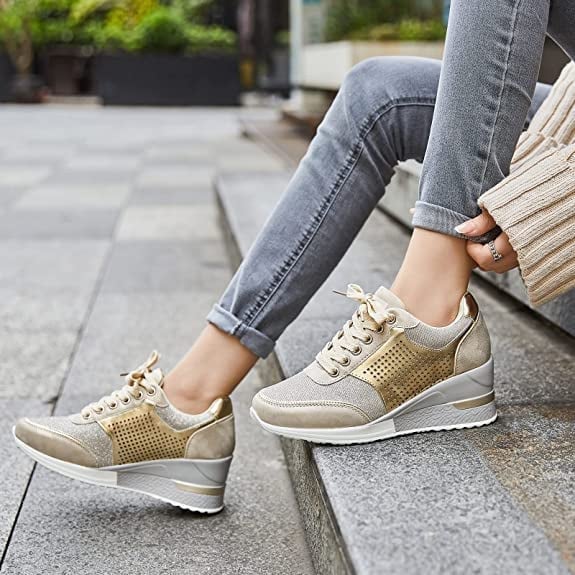 Eleganta damsneakers med bekväm kilklack, idealiska för både vår och höst.